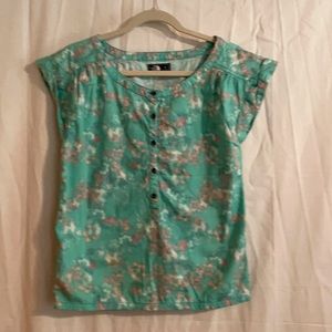 North Face Cap Sleeve top with 5 button front